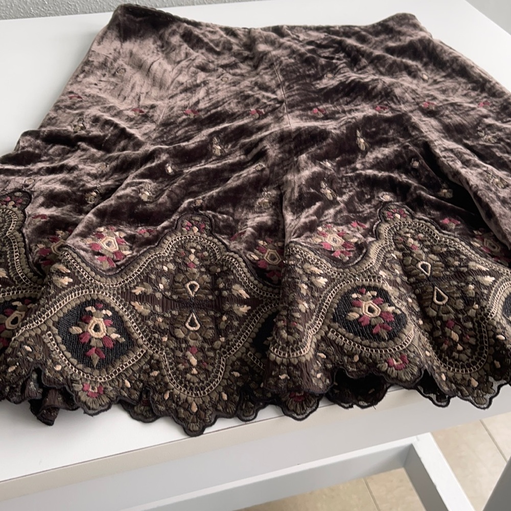 Elie Tahari Brown Velvet Embroidered Mini Skirt with Pink Accents